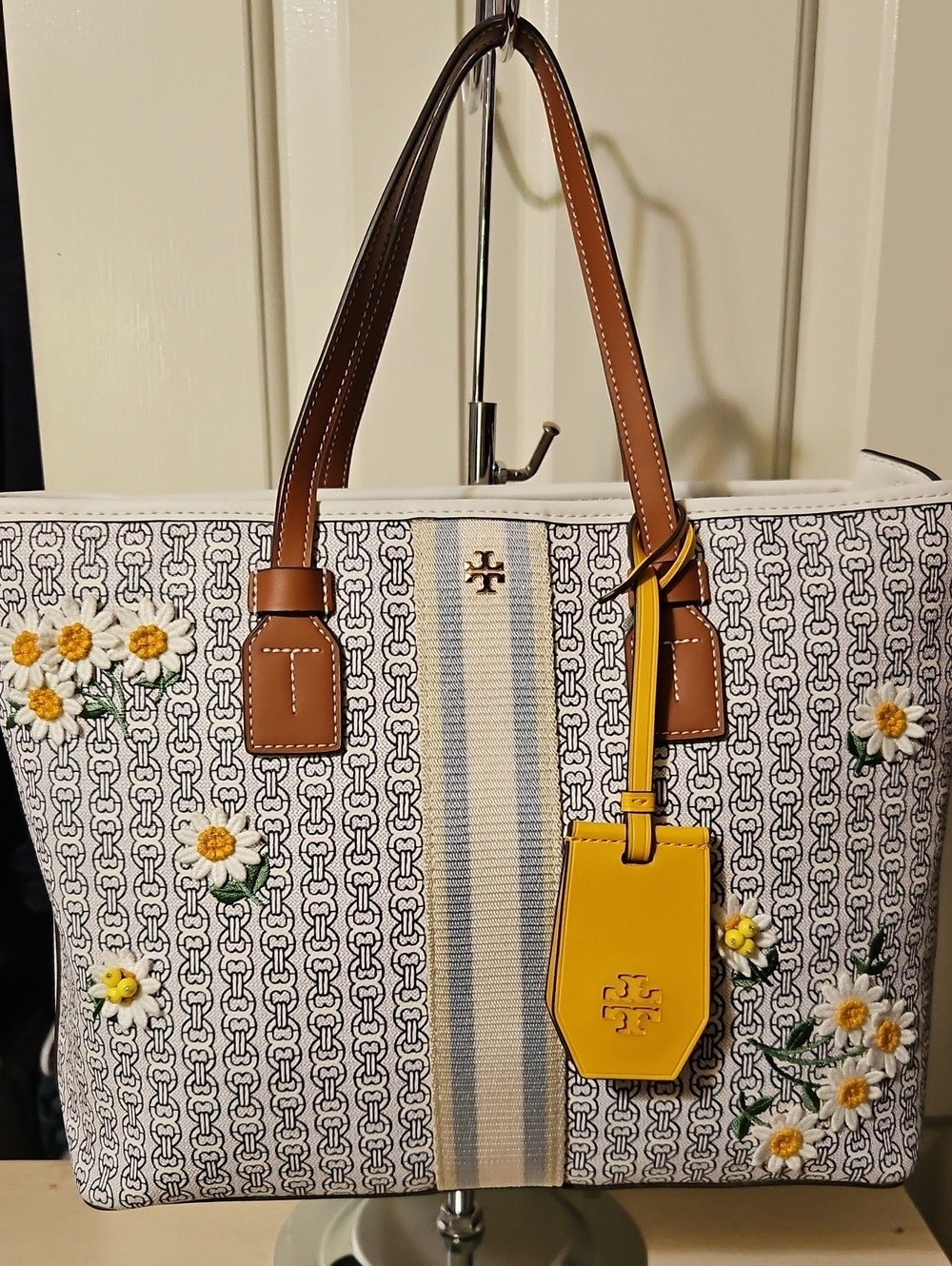Tory Burch NWOT Chain Link Daisy Tote with Crossbody Strap